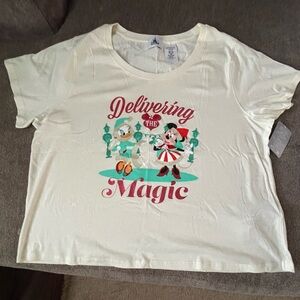 NWT Women”s Christmas Disney tee. Relaxed Xl Minnie and Daisy